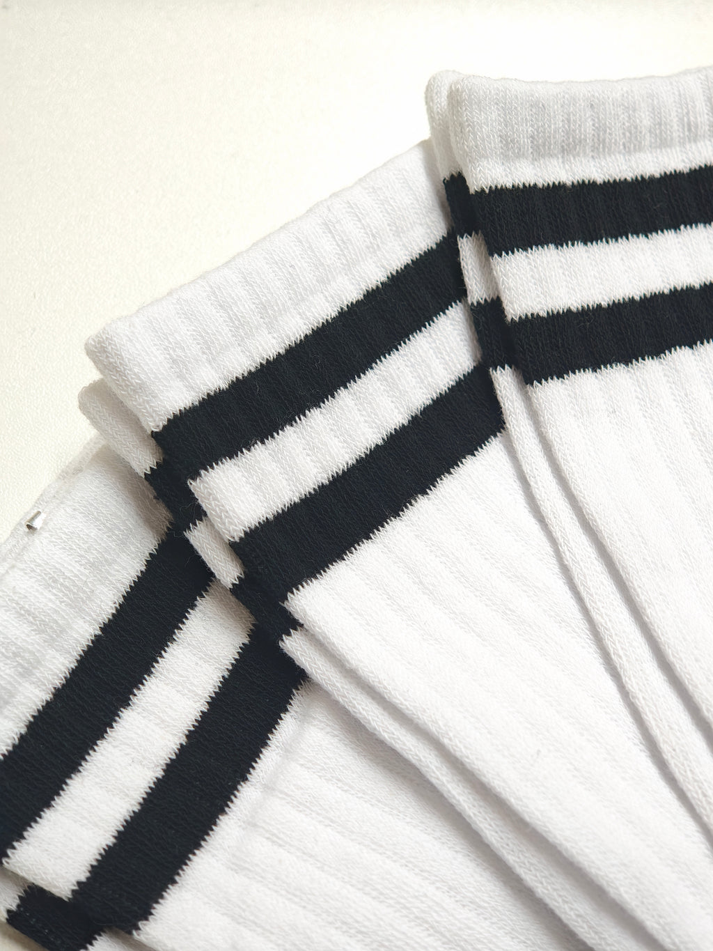 YANG - ilgos kojinės su juostelėm